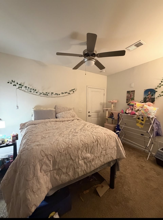 Private & Spacious Bedroom - High-Rise Apartment Lease Takeover: Private Bedroom, Private Bathroom, Spacious Closet