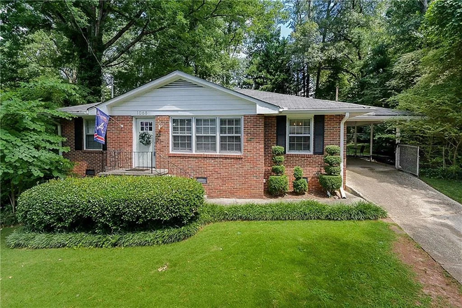 Front of house - Pet-Family friendly 3BR home with fenced backyard and UTILITIES INCL!