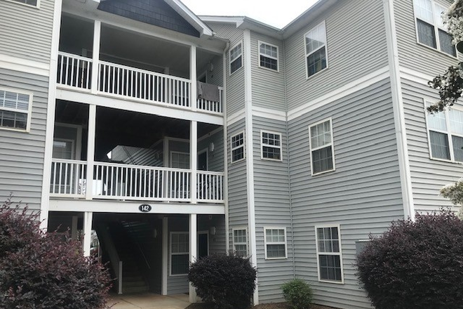Outside of unite 142 - University Village - 4 bed/bath; rooms available Jan 2026 (guys only)