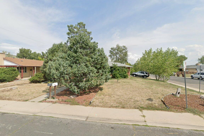 This is the photo on Zillow but I will have more soon - Freshly Updated Bedroom + In-Room AC in 8BR House 5 min walk from campus