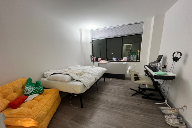 Bedroom - Manhattan Park 30 River Road Apartments
