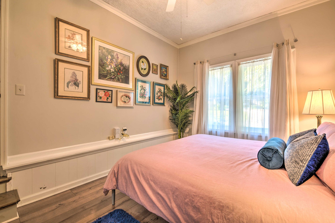 Bedroom - Walk to MARTA and Emory Shuttle - Furnished 1 Bed/1 Bath Private Apartment in Quiet Neighborhood