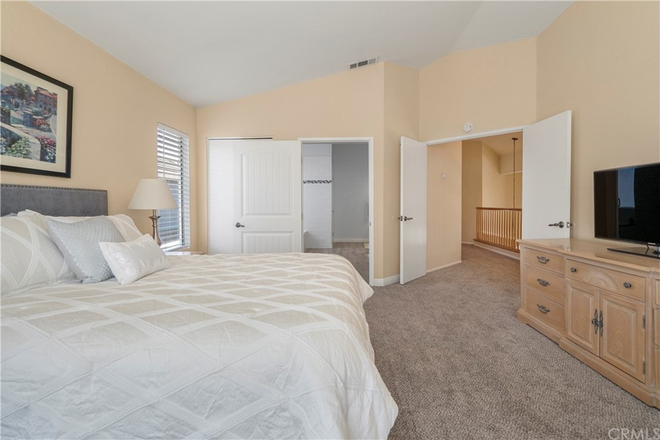 master bedroom - riverside orange crest rooms for rent House