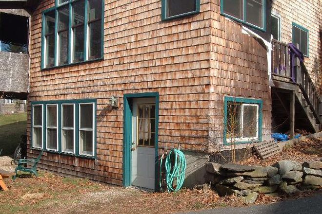 southern windows - Sunny 1 bedroom apartment, close to campus, on bus route