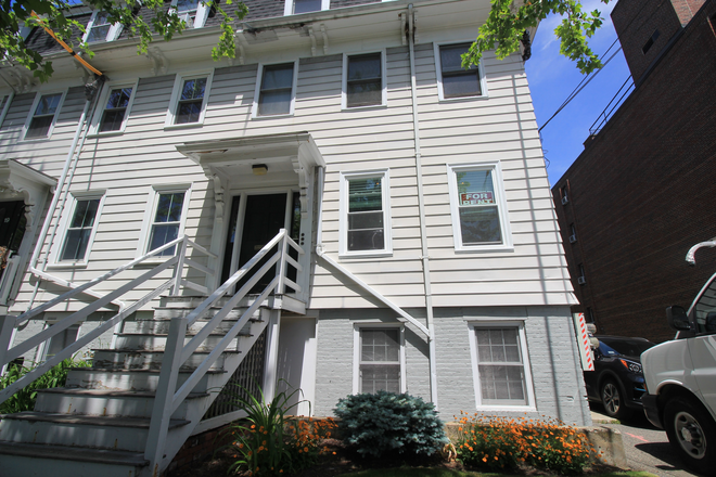 Front Entry - 4BR 1Bath Apt near Law School starting 9/1, Laundry on site. Heating and hotwater included. No Pet