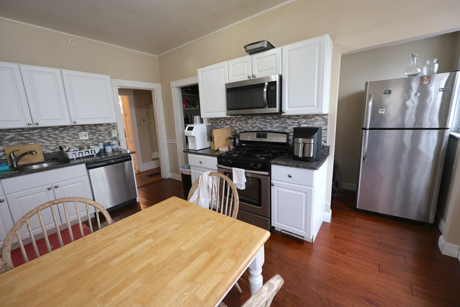 x - LARGE 3 BED OR 4 BED SPLIT - ALLSTON - GREEN LINE (B)