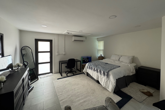 Bedroom - Beautifully Furnished Nature lovers Heaven!