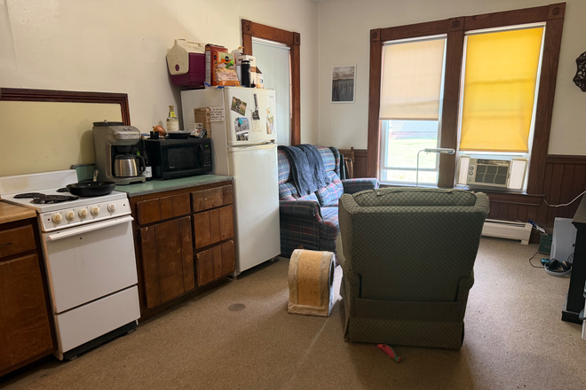 livingroom/kitchen - First Floor One Bedroom Apartment