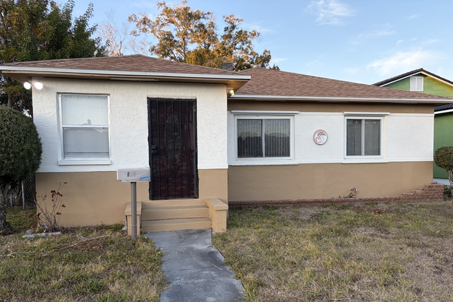 Exterior - Cozy furnished house close to USF St Pete Campus