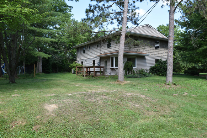 Streetview - 4 BR House - $4200/semester per student: Walk to Campus! 926 Cedar Dr. Signing now for 26-27