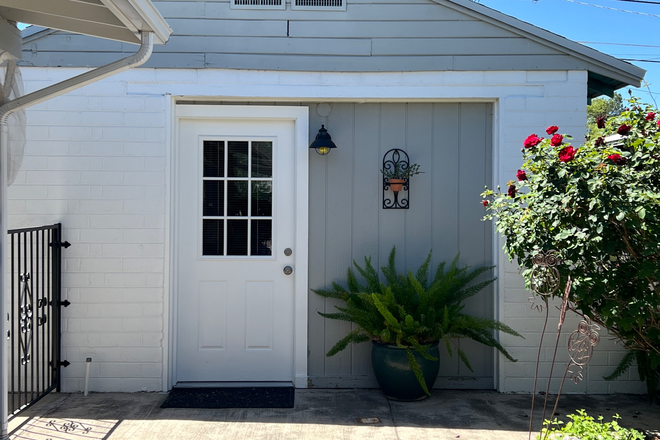 Exterior of studio - Studio Guesthouse 1.5 miles to U of A