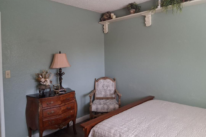 Bedroom - Furnished Private Room Near UCR - Short drive to campus House