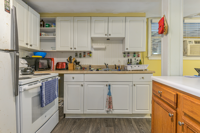 Kitchen - Affordable and safe two bedroom apartment, utilities included, ideal Decatur location.