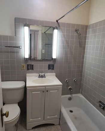 bathroom - MAPLE EVANSTON Properties, LLC