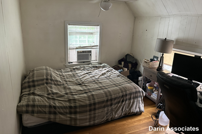 . - LOCATION!! 3 BED / 1 BATH, HEATING INCLUDED, WASHER/DRYER IN UNIT, NO BROKER FEE!!