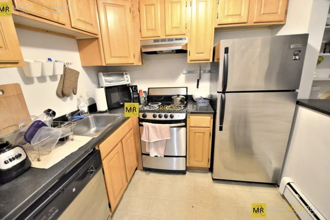 Call NOW for showings! 617-236-8550 - BEACON STREET - GORGEOUS KENMORE 2 BED W/ LAUNDRY ON SITE! *AVAIL 9/01/2026* Apartments