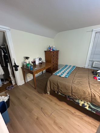 Bedroom - DISCOUNTED Blue House Sublease for fall quarter! ALL UTILITIES INCLUDED IN PRICE