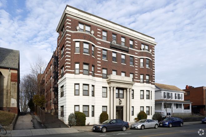 Hub Realty - Davis Square, beautiful 1 bedroom plus office, with breakfast bar and new kitchen