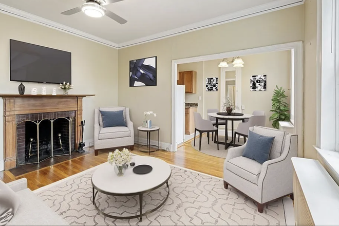 Living room - FULLY FURNISHED 1 bedroom, 5 min from campus, 0 utility fees, top floor apt