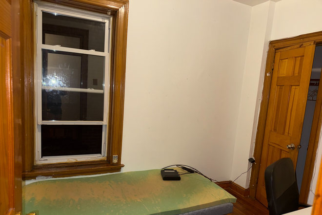 bedroom - 3 Bedroom in Crown Heights