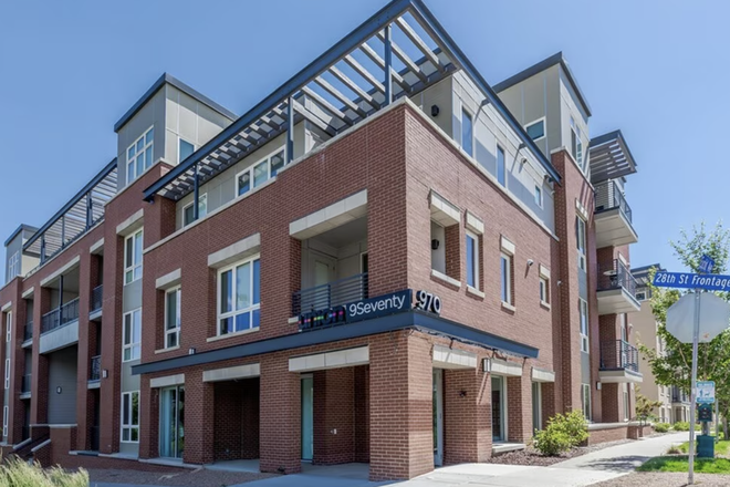 Front of building - Union970 DISCOUNTED RATE for 2026-27. 1 room in 3x2. building across street from campus