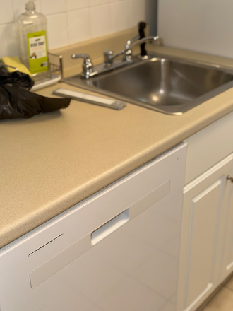 Kitchen - Fabulous apartment near campus