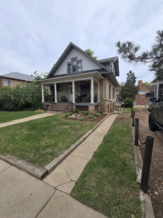 Front of House - House Close to Campus (LEASE TAKEOVER)