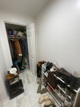 Entrance - looking for 2 roommates! 301 Hill Gardens, walkable!
