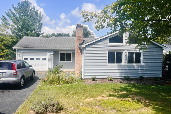 - 3 Bedroom, 2 Bath House in Woodbine w/walking trail access