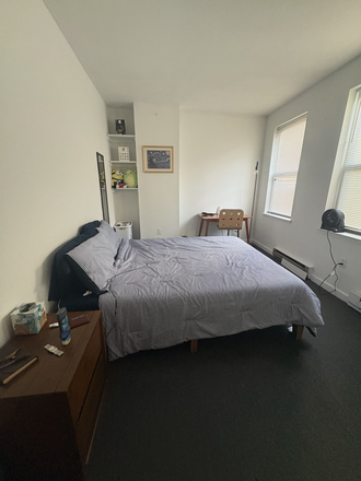 bedroom (spacious + natural light) - 3 to 4 Month Room Near Northeastern