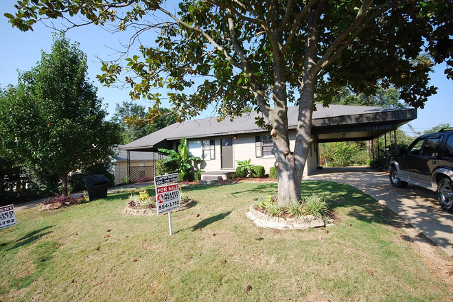 - 1414 21st Avenue E- 3 bed 2 bath