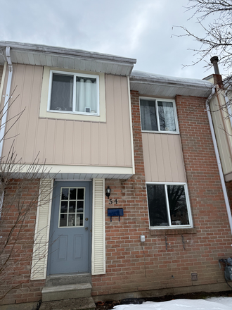 Outside view - 1 unfurnished bedroom available with 2 roommates, within a 15 minute walk of UTM campus,