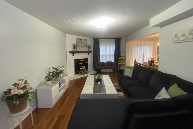 Livingroom 2 - Budget-Friendly Student Unit – Upper Unit Near UTSC