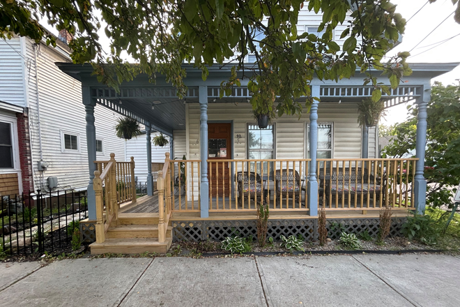 Front of house - Great Bedroom in 2 Bedroom Apartment with In Unit Laundry and Off Street Parking