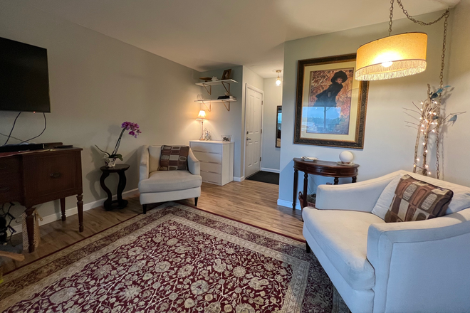 Living room and entryway - Quarry Hill Road - Horizon Heights Condo