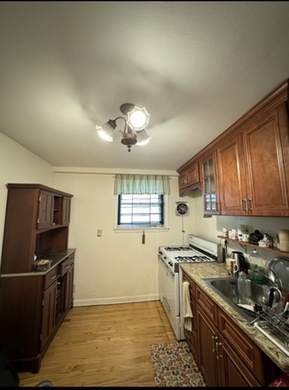 Kitchen - 1 bedroom apt Woodhaven blvd 7 min walk to train MR