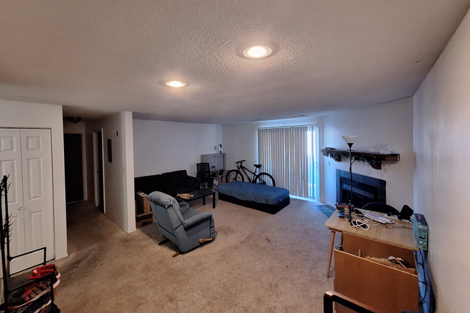 Living Area (Unfurnished) - Peppermill Drive Apartments, Best Amenities