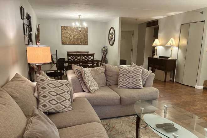 1 - Renovated 2 bed, 2 bath in condo building with pool & gym