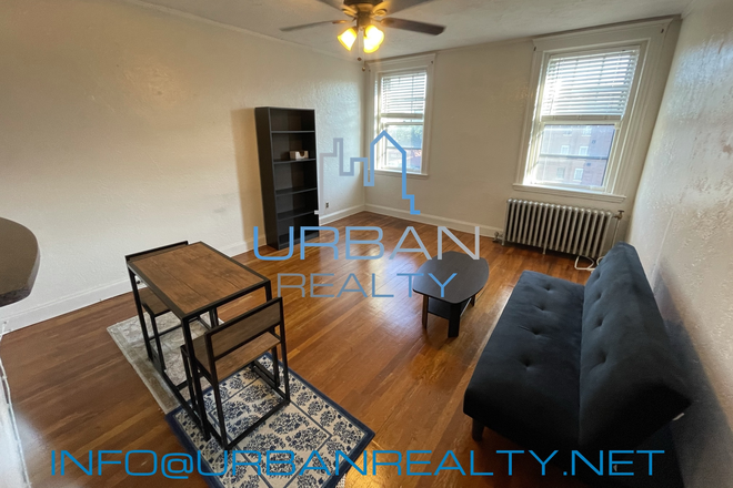 LIVING ROOM - Large and Spacious One Bedroom apartment in perfect location on corner of Comm Ave & South