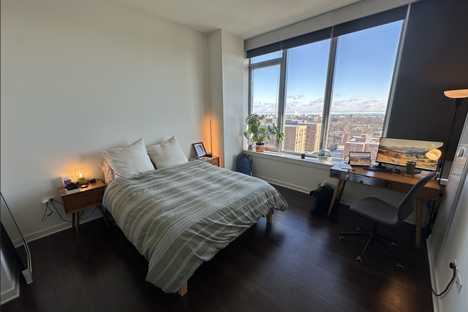 Master bedroom - 3Bed 2Bath Penthouse in E2 available for the summer! (15 minute walk from campus)