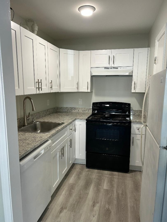 kitchen - Walk to Emory/CDC -- Newly renovated