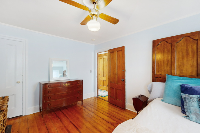 Bedroom - 5 Min. to Northeastern :Transit, Dining, Shops, Supermarkets, Parks & Attractions-Historic Back Bay