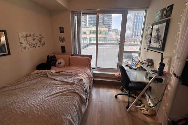 bedroom - 1 Furnished Ensuite Room in Downtown King St Apartment (Huge Balcony)