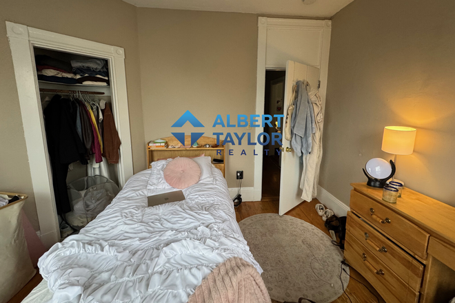 Sample Bedroom #1 - Low-Budget 4 bedroom on Sunset Street!!