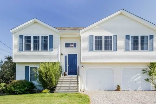 Front of House - Available for a group of 4! 4 Bedroom in the heart of Point Judith!