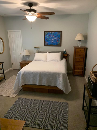 Queen Bed w/ under dresser drawers - PRIVATE ROOM WITH PRIVATE BATHROOM