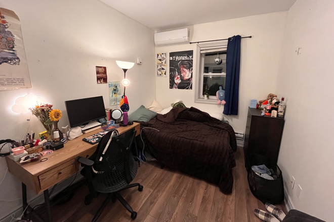 Bedroom - Female Only Summer Sublet Little Portugal