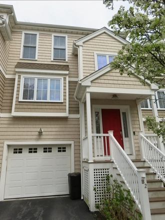 Outside - 3 Bedroom Townhouse - Great for long-term renter