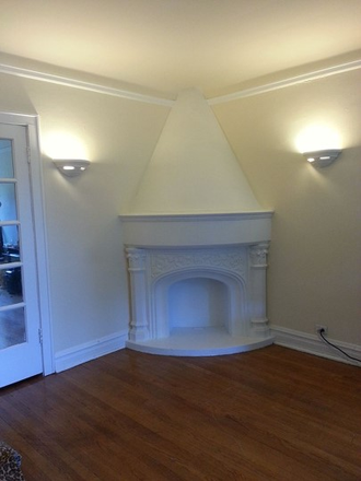 Living room - 2216 Sherman Ave, 670 SF, 1 mins to Noyes station, 6 mins to Northwestern