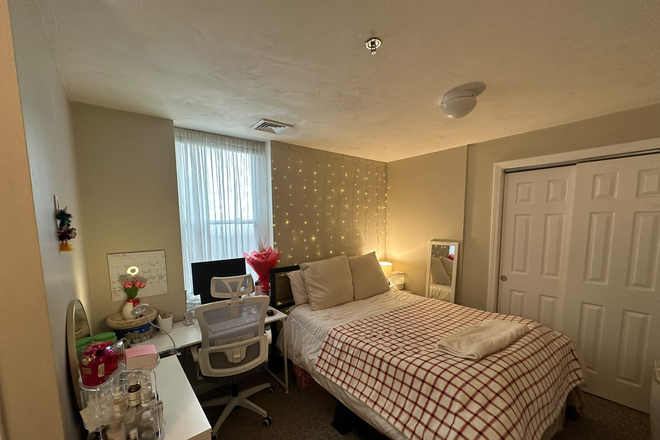 Bedroom - Park Drive - Summer Sublet Apartments